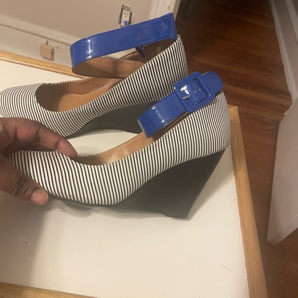 White and black striped wedge shoes - Picture 5 of 7